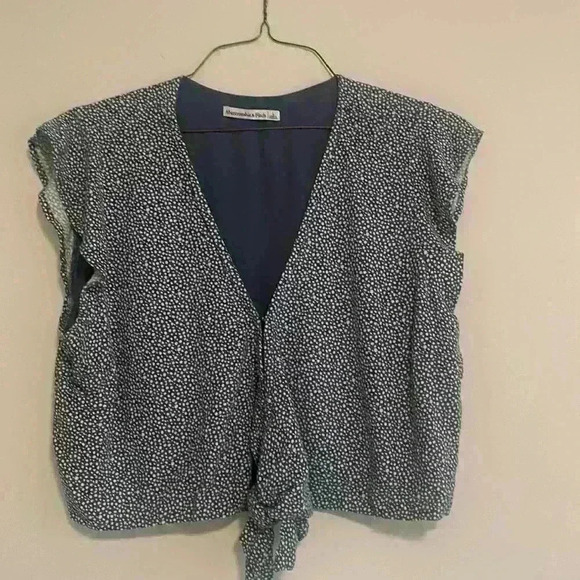 Abercrombie & Fitch Flutter Sleeve Crop Top - Picture 2 of 6